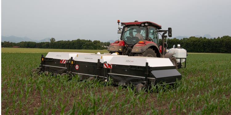 ARA Ecorobotix an einem CASE Traktor