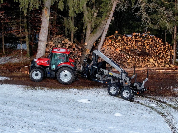 Case IH Vestrum mit einem Trejon Multiforest MF1202 TEC Rückewagen