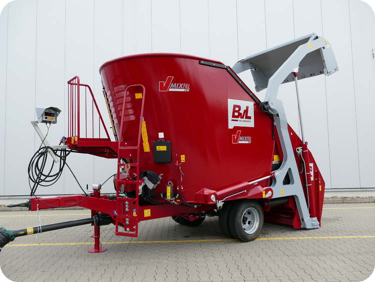 BvL V-MIX Fill Plus LS Pro mit Fräse und Ladearm vor Industriegebäude