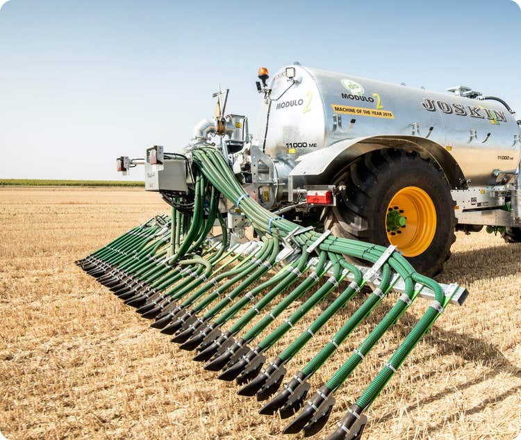 Joskin Modulo2 auf einem Feld
