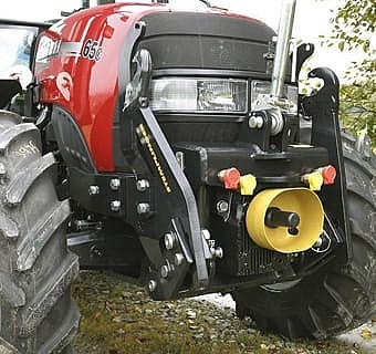 Roter Case Traktor mit FH FZ