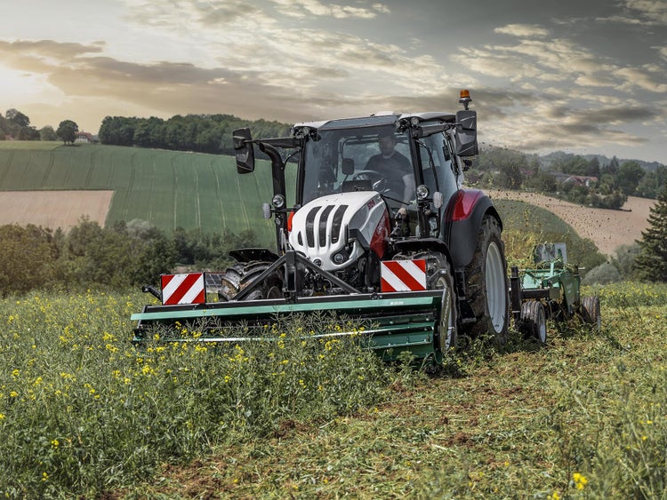Steyr Expert 4140 Feldarbeit, Mulchen