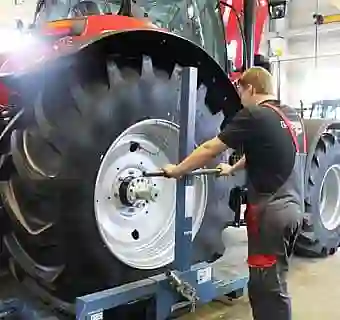 Bild einer Reifenmontier-Maschine 