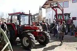 Bild eines roten Case Traktors bei der Josefi Ausstellung 2019