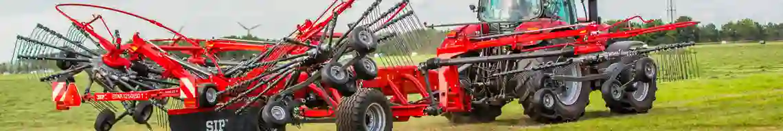Bild eines roten Case Traktors mit einem roten Kreisler