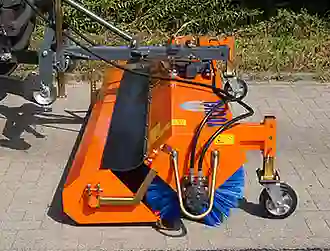 Orange Kehrmaschine von Tuchel