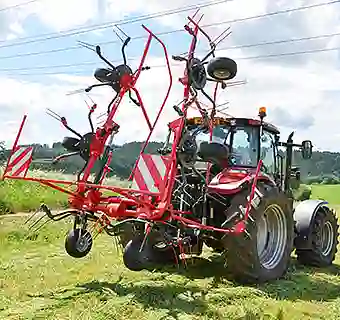 Bild eines SIP Heukreislers an einem Traktor